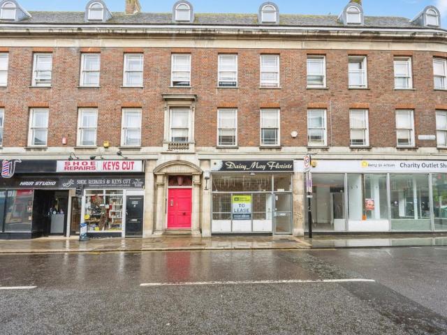 Flat for sale in Castle, Bedford