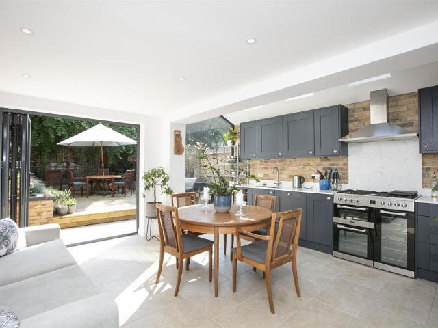 Flat for sale in Camberwell, Greater London