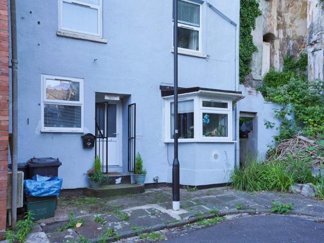 Flat for sale in Feckenham, City Of Bristol