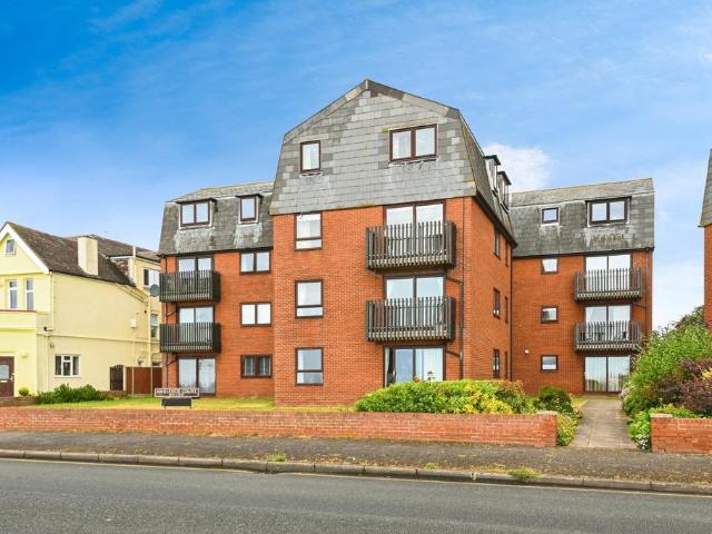 Flat for sale in Holland-on-Sea, Dale Hill