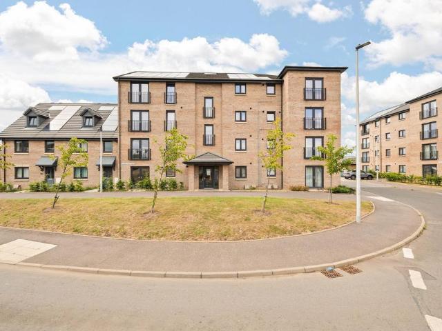 Flat for sale in Greendykes, Craigmillar