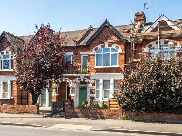 Flat for sale in London Borough of Merton, Merton Park
