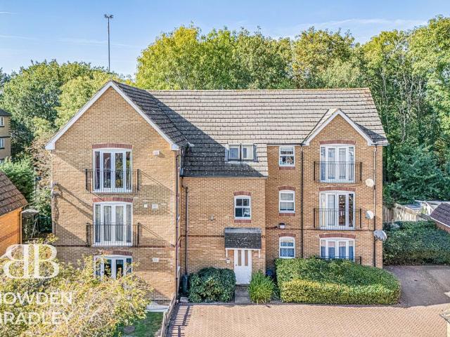 Flat for sale in London Borough of Redbridge, Greater London