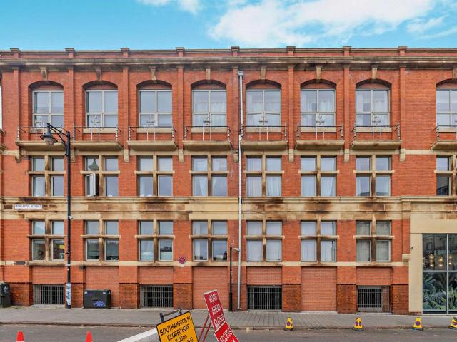 Flat for sale in St Matthew's, Leicester