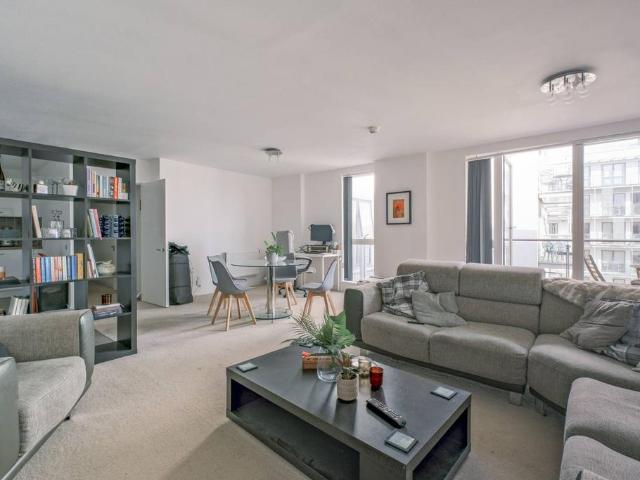Flat for sale in Bromley-by-Bow, Poplar Grove