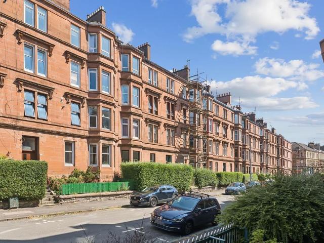 Flat for sale in Dowanhill, Scotland