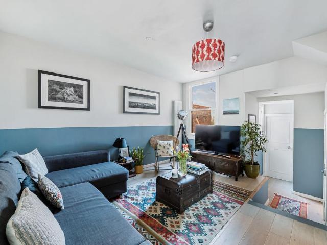 Flat for sale in London Borough of Ealing, Greater London