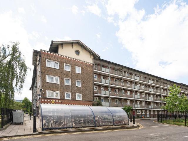 Flat for sale in Bethnal Green, Greater London