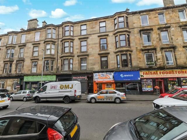 Flat for sale in Crosshill, Scotland