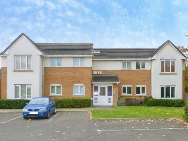 Flat for sale in Golden Valley, Gloucestershire
