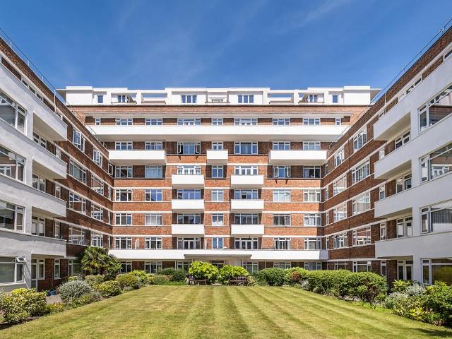 Flat for sale in Putney, Greater London