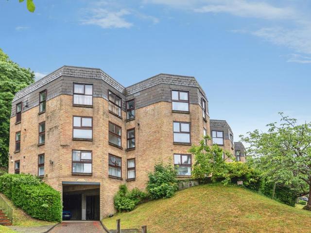Flat for sale in Binscombe, Fole