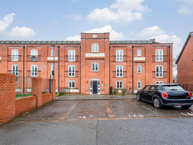 Flat for sale in Wigan, Greater Manchester