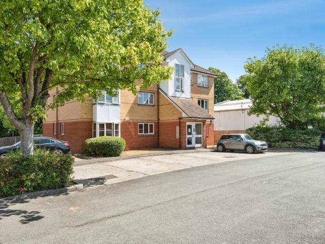 Flat for sale in Bearton, King's Walden