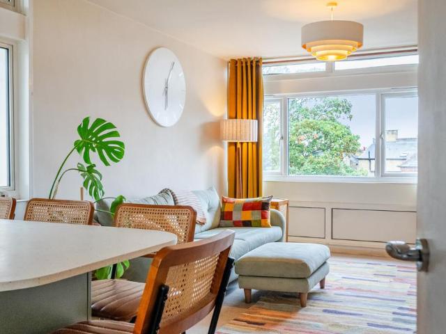 Flat for sale in London Borough of Lambeth, Greater London