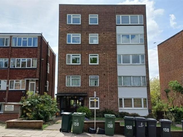 Flat for sale in Streatham Hill, Greater London