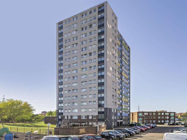 Flat for sale in London Borough of Barking and Dagenham, Greater London