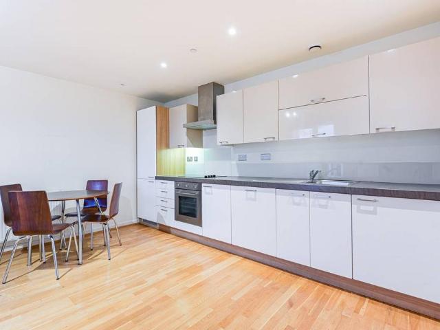 Flat for sale in Greenwich Town Centre, Greater London