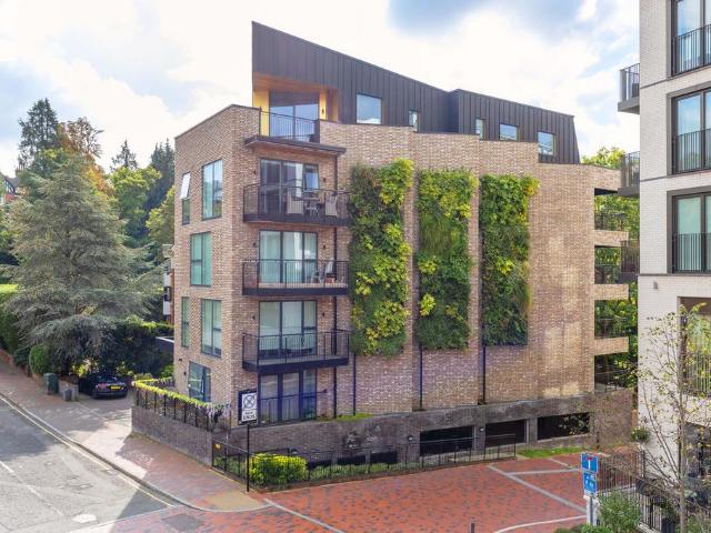 Flat for sale in Broadwater Down, Sandown Park