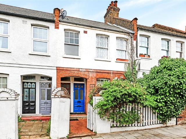 Flat for sale in Streatham Hill, Greater London
