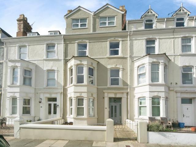 Flat for sale in Llandudno