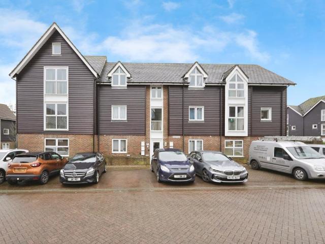 Flat for sale in Hawkinge, Folkestone