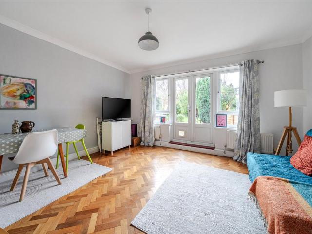 Flat for sale in London Borough of Lewisham, Forest Hill