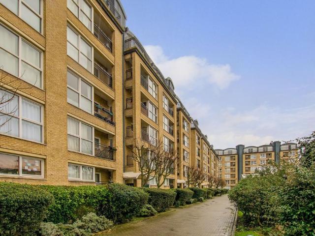 Flat for sale in Rotherhithe, Greater London