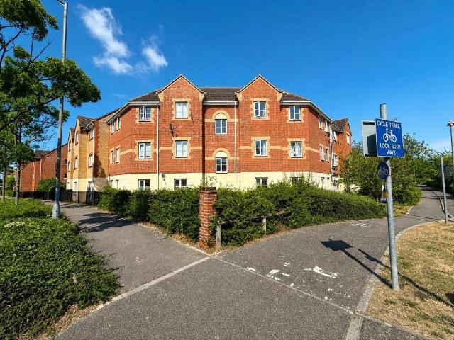 Flat for sale in South Ockendon, Essex