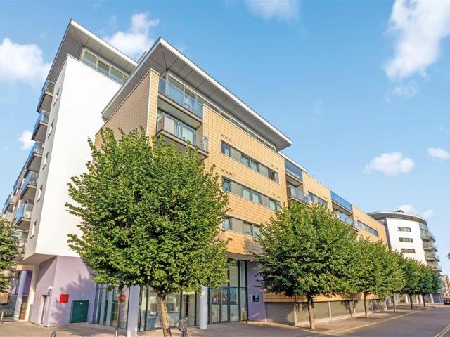 Flat for sale in Reach, Greater London