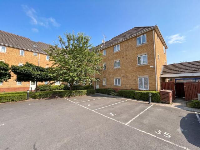 Flat for sale in Leagrave, Luton