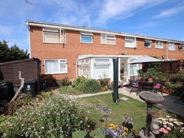 Flat for sale in Dale Hill, Essex