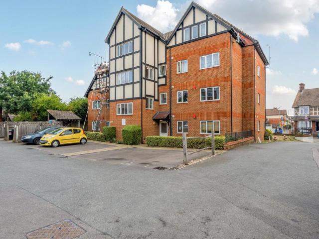 Flat for sale in Sheerwater, Woking