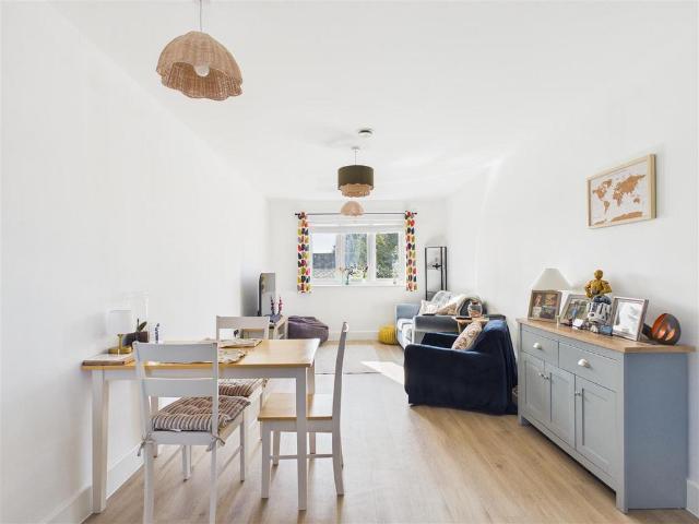 Flat for sale in Stondon, Lower Stondon