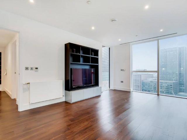 Flat for sale in Isle Of Dogs, Greater London
