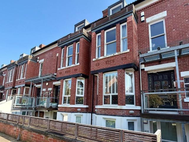 Flat for sale in Georgia, Greater Manchester