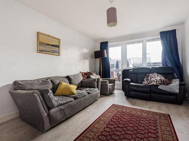 Flat for sale in Peckham, Greater London