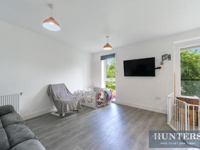 Flat for sale in London Borough of Hounslow, Greater London