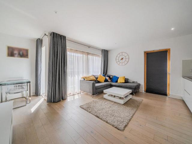 Flat for sale in London Borough of Hammersmith and Fulham, Greater London