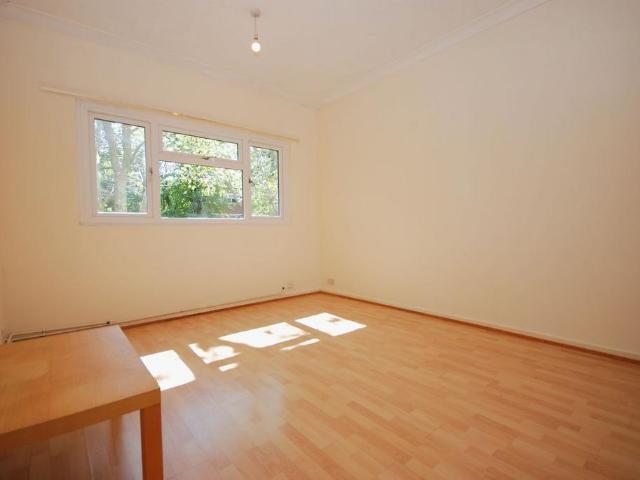 Flat for sale in Camberwell, Greater London