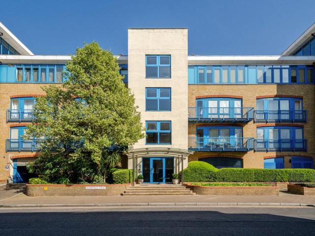 Flat for sale in Rotherhithe, Greater London
