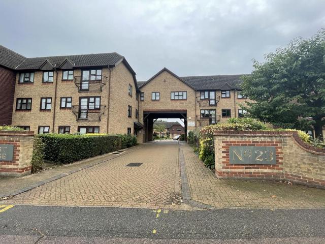 Flat for sale in Lessness Heath, Greater London