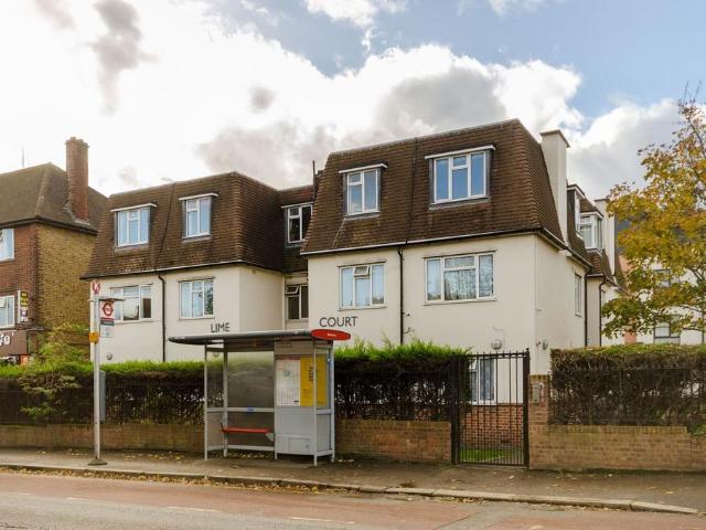 Flat for sale in Norbiton, Greater London