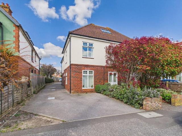 Flat for sale in Worthing, West Sussex