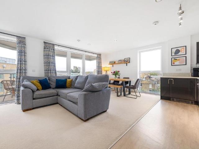Flat for sale in Loughborough Junction, Cat Hill