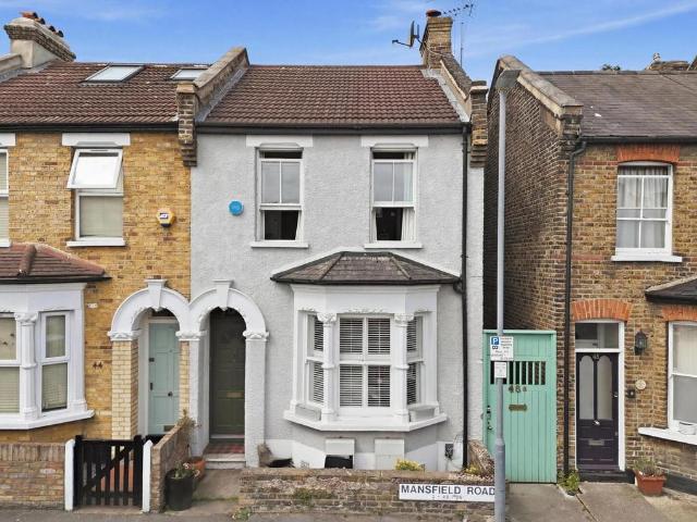 Flat for sale in Wanstead, Greater London