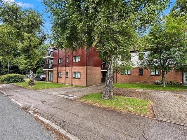 Flat for sale in St Albans, Five Acres