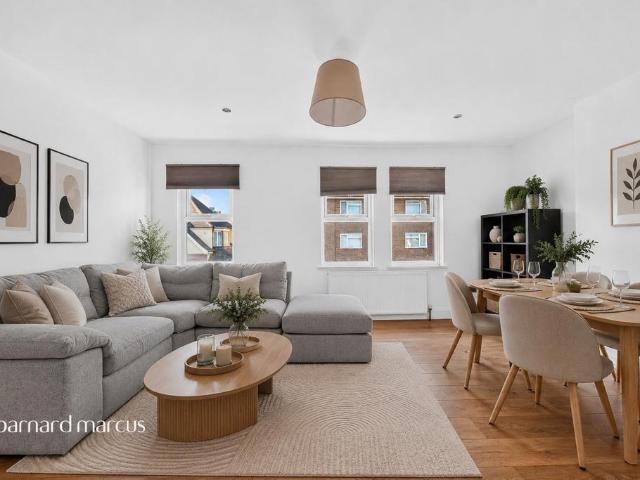 Flat for sale in London Borough of Croydon, Selhurst
