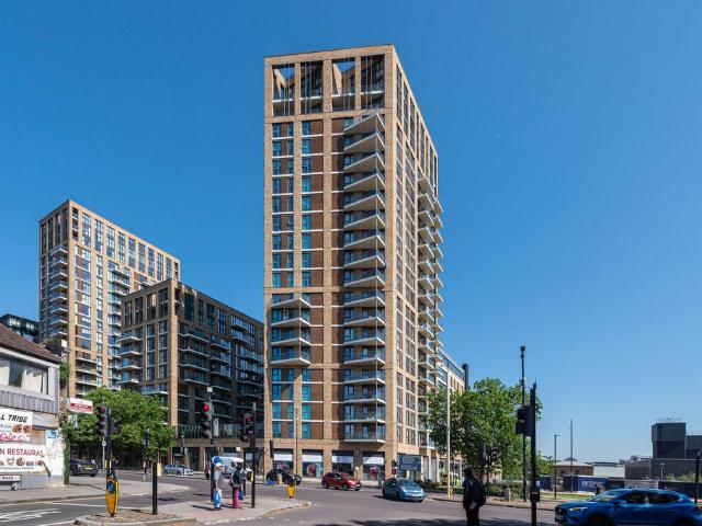Flat for sale in Glyndon, Greater London