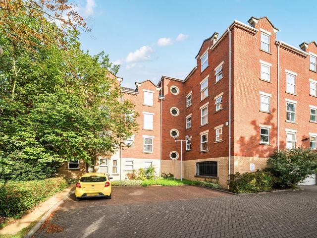 Flat for sale in Headingley Hill, Leeds